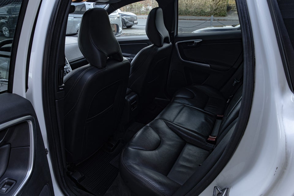 Volvo XC60 2,4 D5 220 Summum aut. AWD 5d