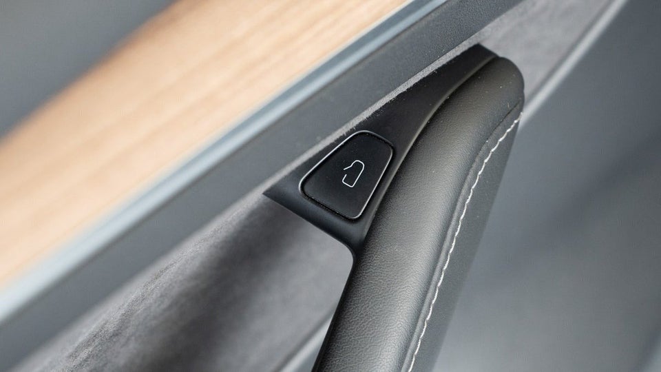 Tesla Model 3 Long Range AWD 4d