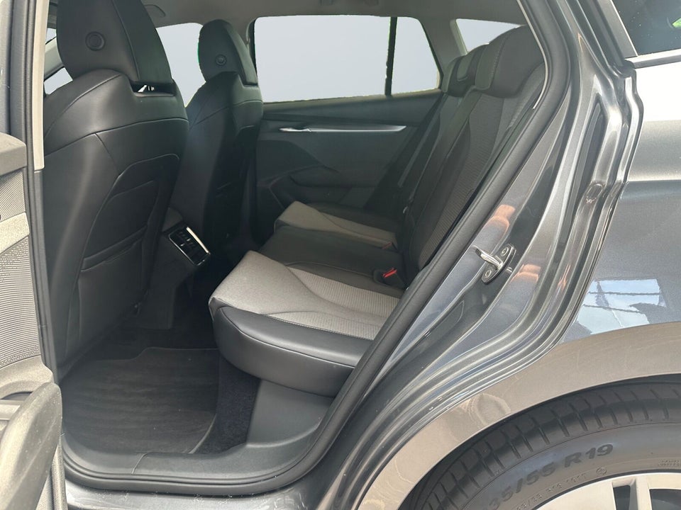 Skoda Enyaq 60 iV Plus 5d