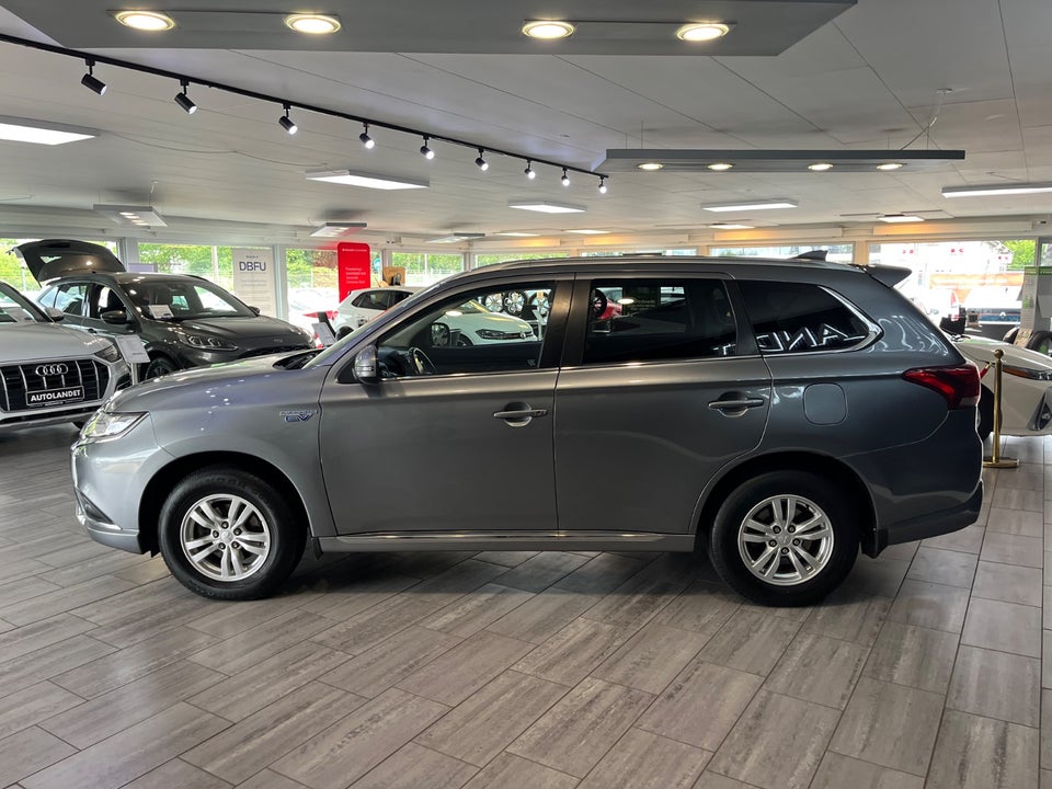 Mitsubishi Outlander 2,4 PHEV Invite CVT 4WD 5d