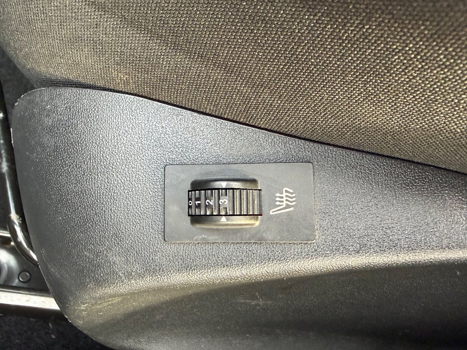 Peugeot 208 1,5 BlueHDi 100 Allure Sky 5d