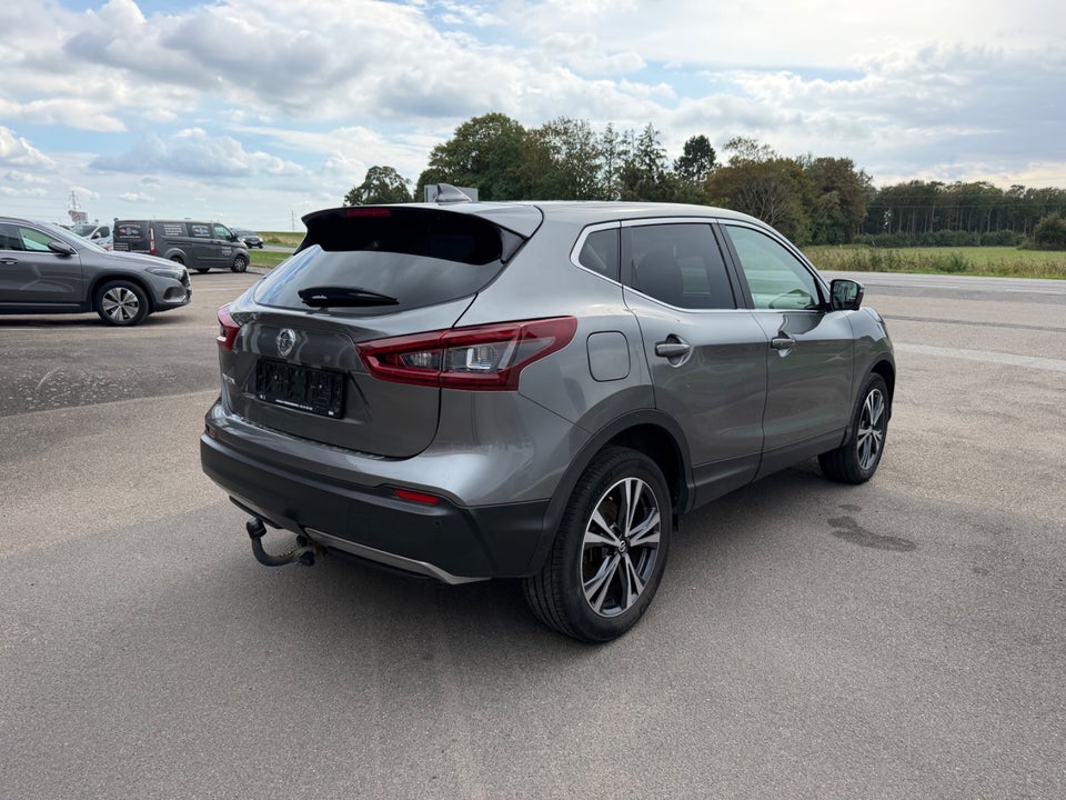 Nissan Qashqai 1,3 Dig-T 140 N-Connecta 5d
