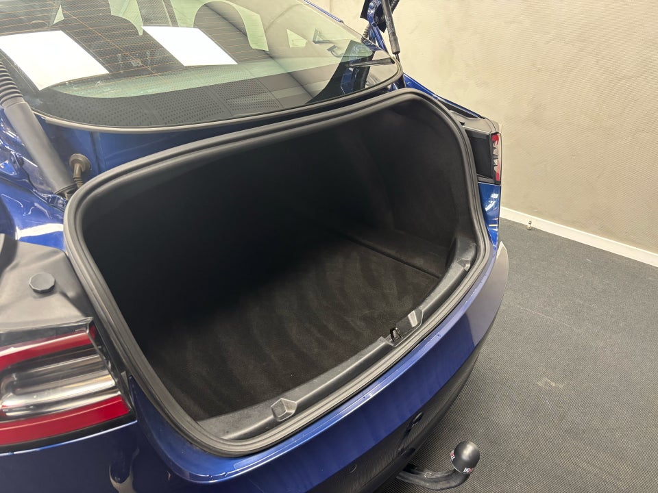 Tesla Model 3 RWD 4d