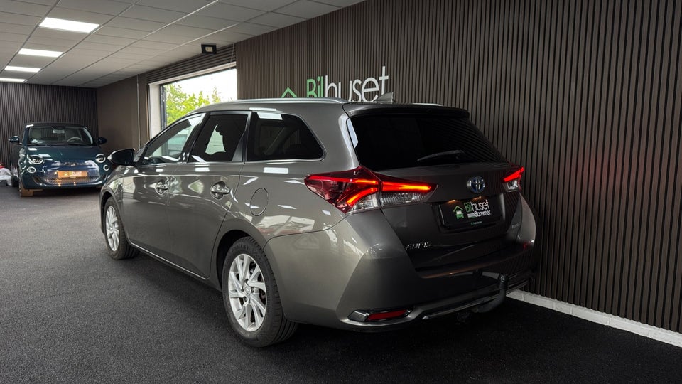 Toyota Auris 1,8 Hybrid H2 Comfort Touring Sports CVT 5d