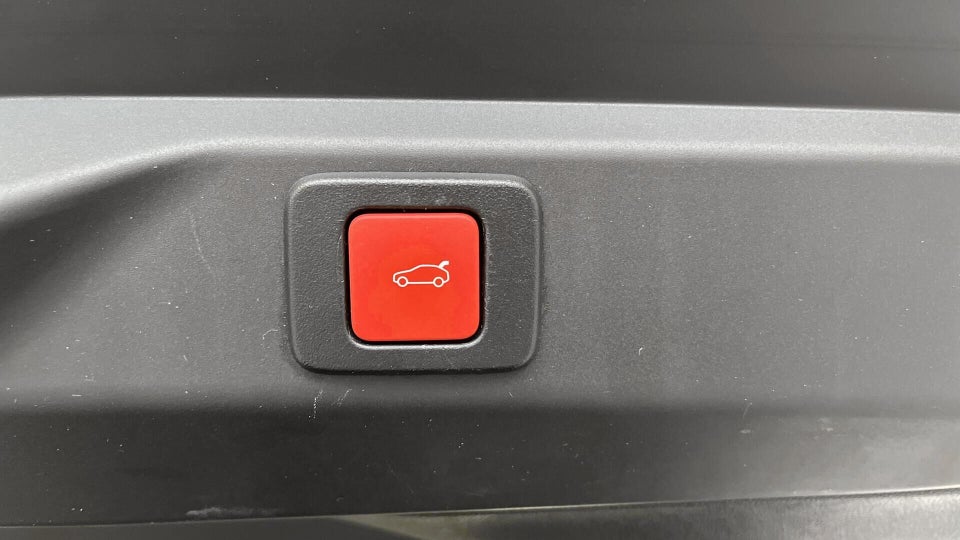 Peugeot e-3008 77 GT 5d