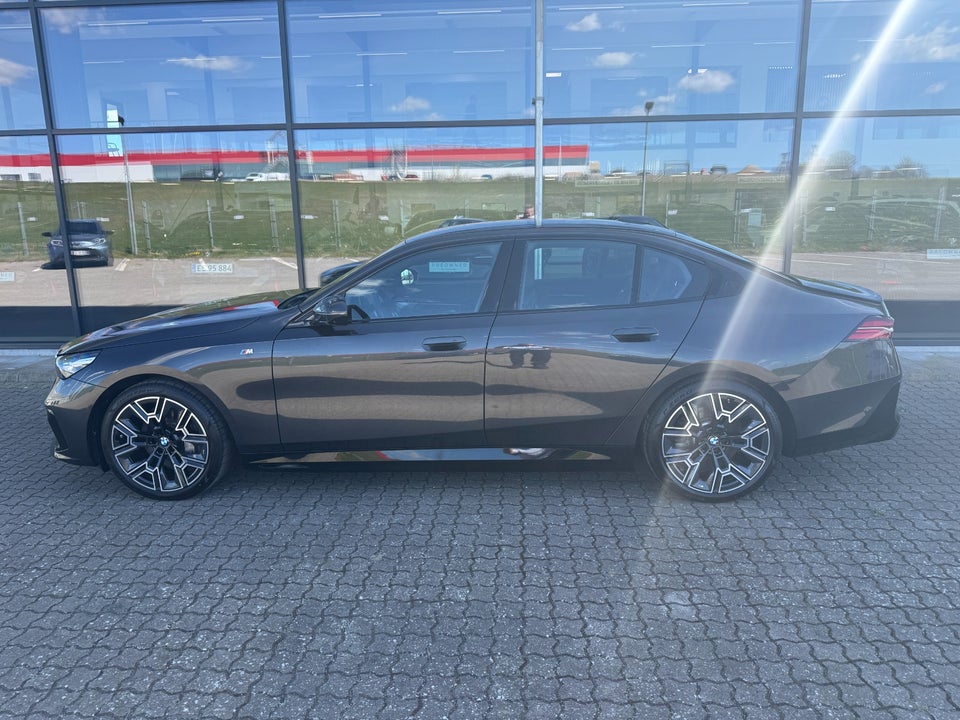 BMW i5 eDrive40 Fully Charged M-Sport 4d