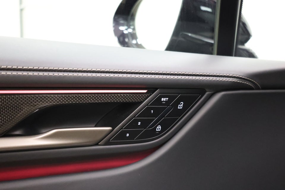 Porsche Macan Turbo 5d