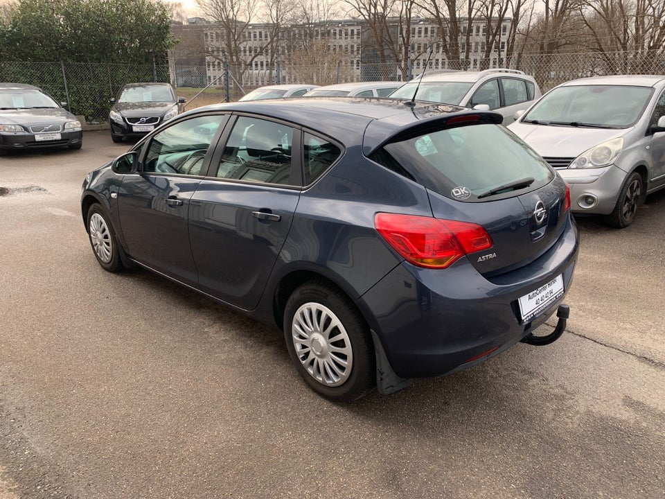 Opel Astra 1,6 Enjoy 5d