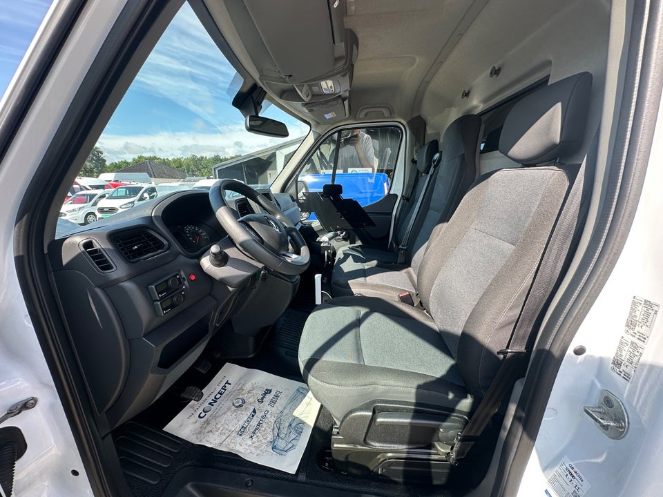 Renault Master IV T33 2,3 dCi 150 L2H2 Kassevogn