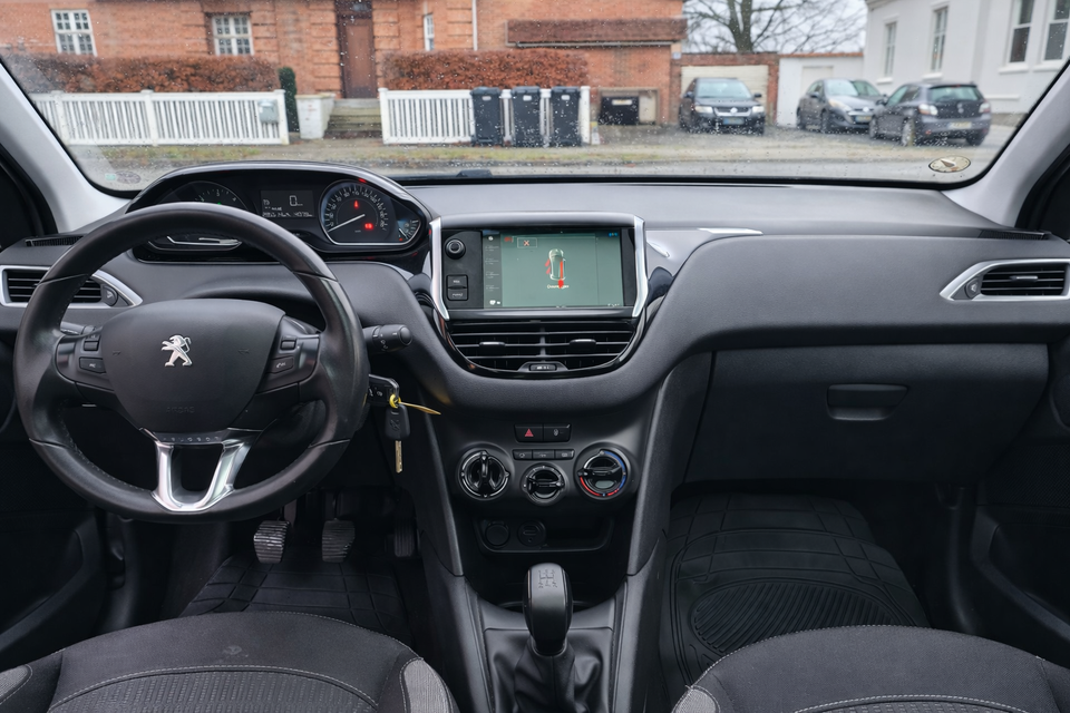 Peugeot 208 1,6 BlueHDi 100 Chili Sky 5d