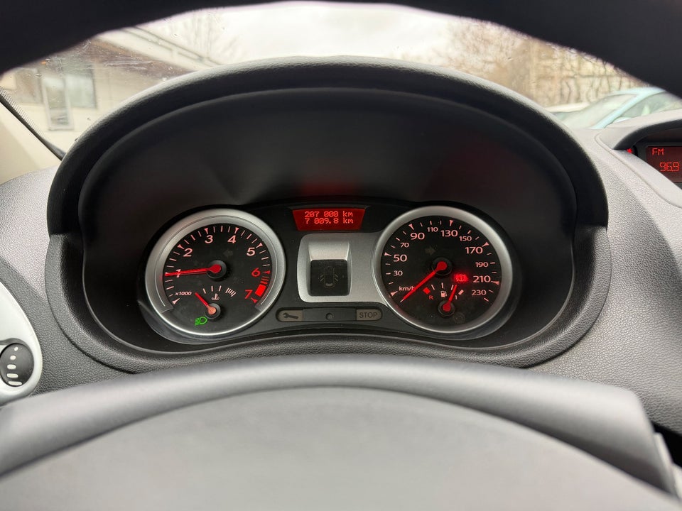 Renault Clio III 1,2 16V Advantage 5d