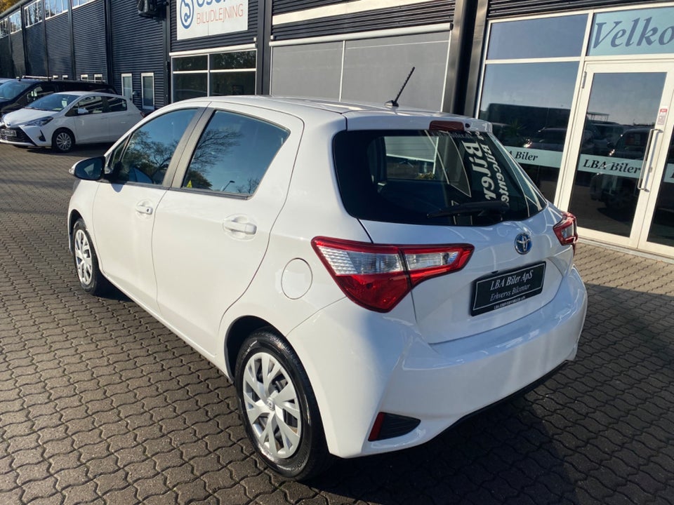 Toyota Yaris 1,5 Hybrid H1 e-CVT Van 5d