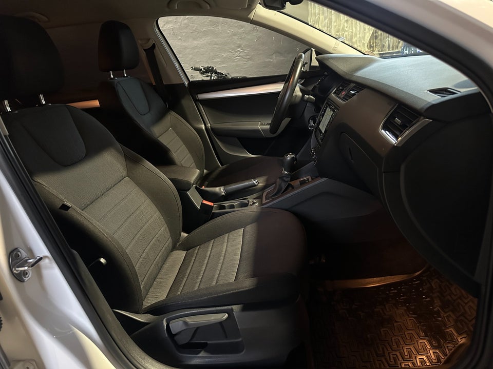 Skoda Octavia 1,6 TDi 110 Style Combi DSG 5d