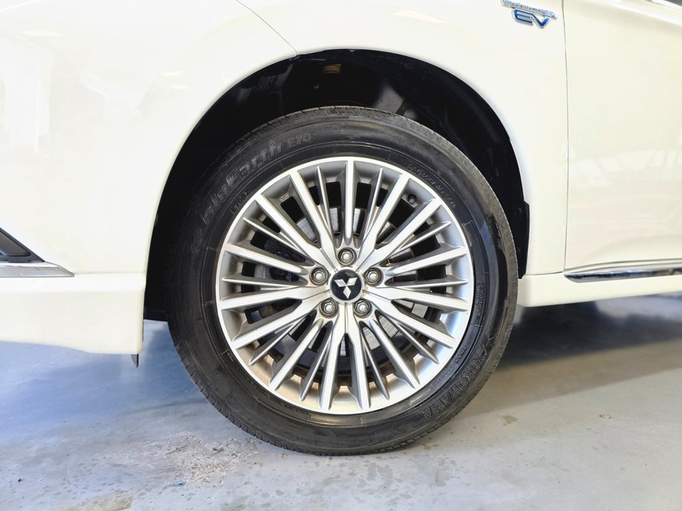 Mitsubishi Outlander 2,4 PHEV Inform+ CVT 4WD 5d