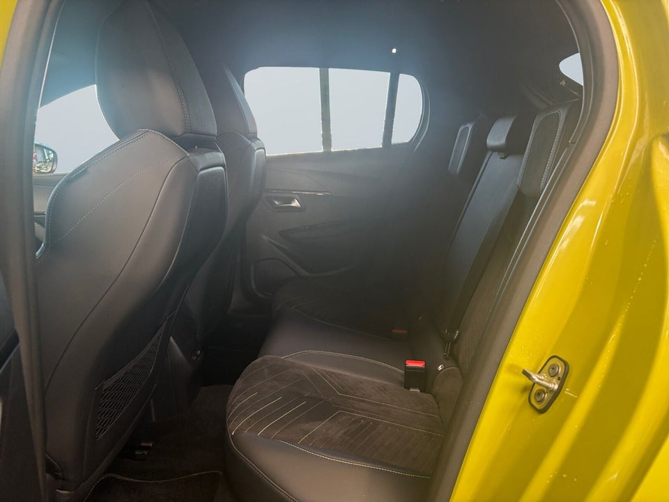 Peugeot e-208 54 GT 5d