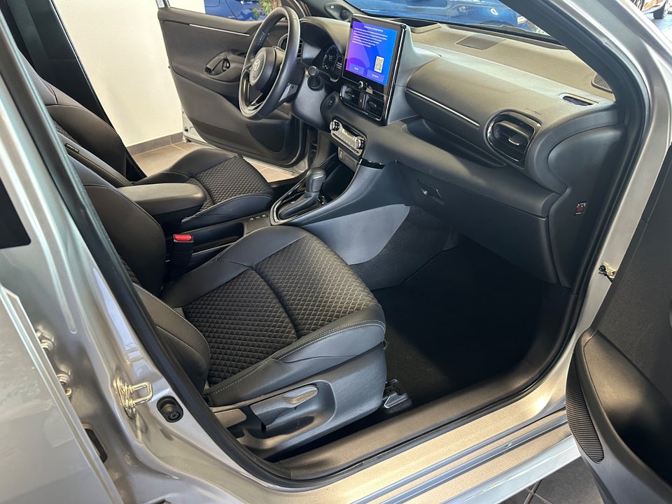 Toyota Yaris 1,5 Hybrid Executive e-CVT 5d