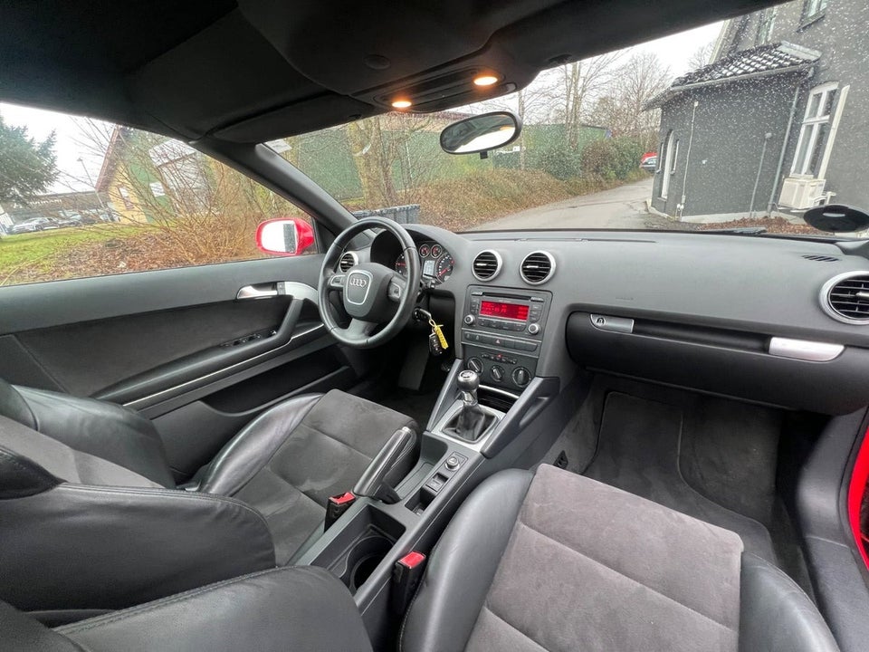 Audi A3 1,6 TDi Attraction Cabriolet 2d