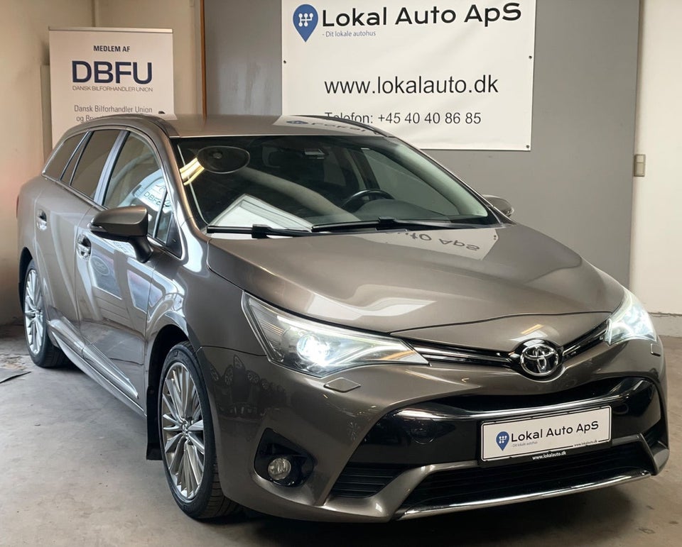 Toyota Avensis 1,8 VVT-i T2 Premium Touring Sports 5d