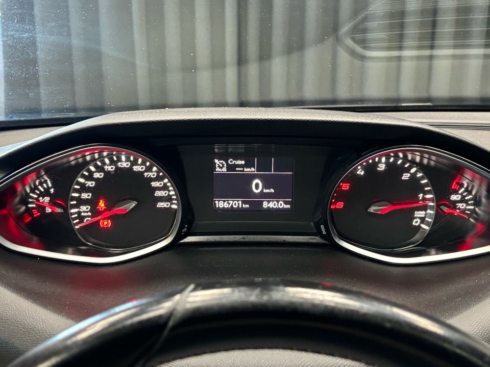 Peugeot 308 1,6 BlueHDi 120 Allure+ 5d