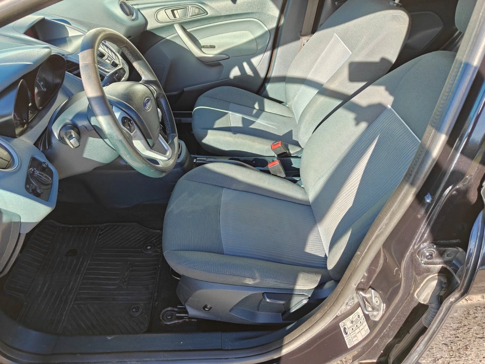 Ford Fiesta 1,4 TDCi 70 Titanium 5d