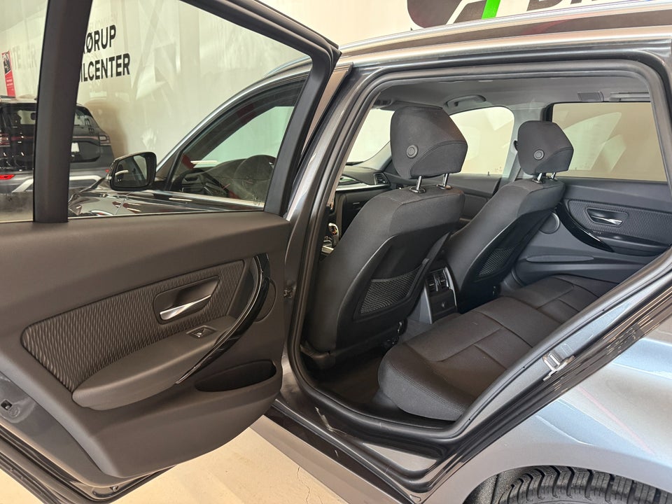 BMW 320d 2,0 Touring Advantage aut. 5d