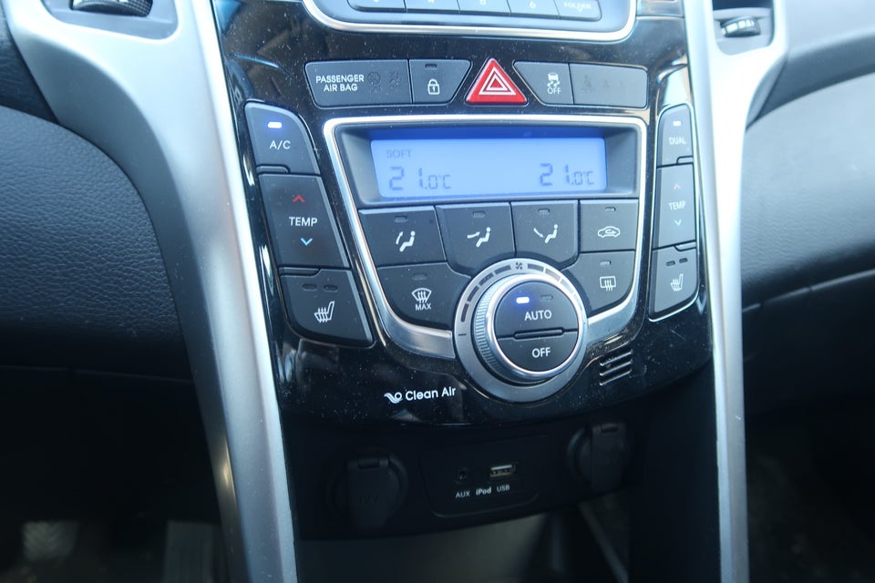 Hyundai i30 1,6 CRDi 110 Premium CW 5d