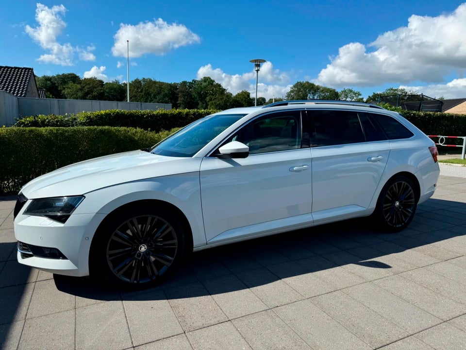 Skoda Superb 2,0 TSi 272 Style Combi DSG 4x4 5d