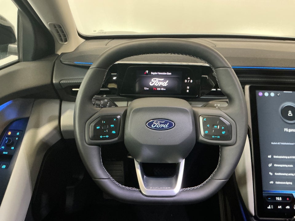 Ford Explorer 77 Premium Extended Range 5d