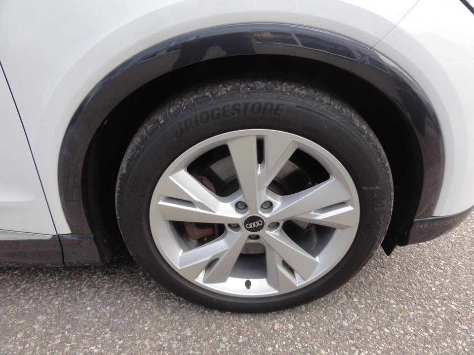 Audi Q4 e-tron 40 S-line 5d