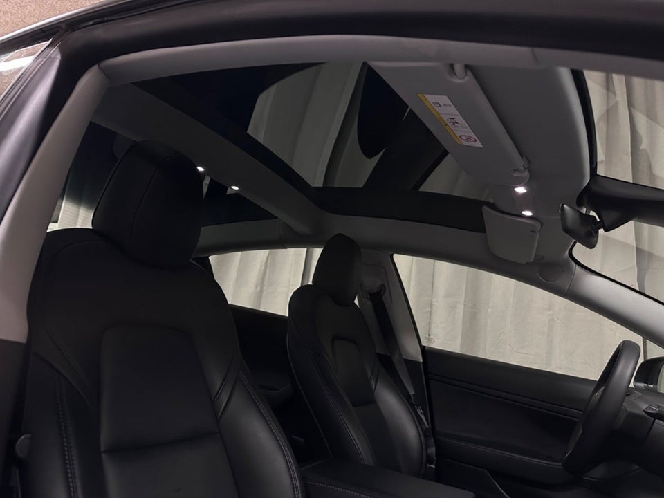 Tesla Model 3 Standard Range+ RWD 4d