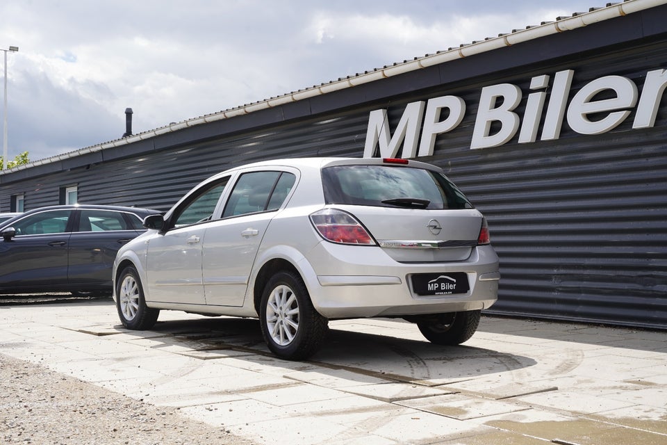 Opel Astra 1,4 16V Enjoy 5d
