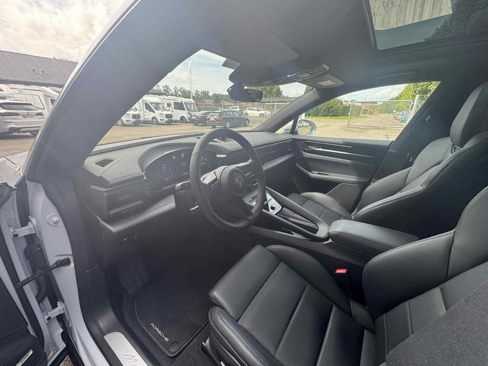 Porsche Macan 4 5d