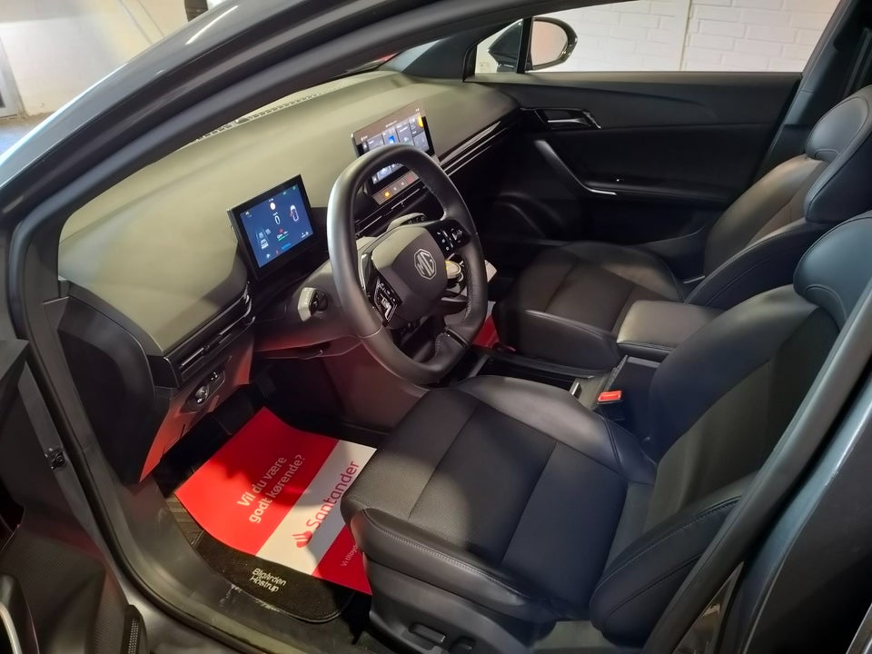 MG 4 77 Luxury Extended Range 5d