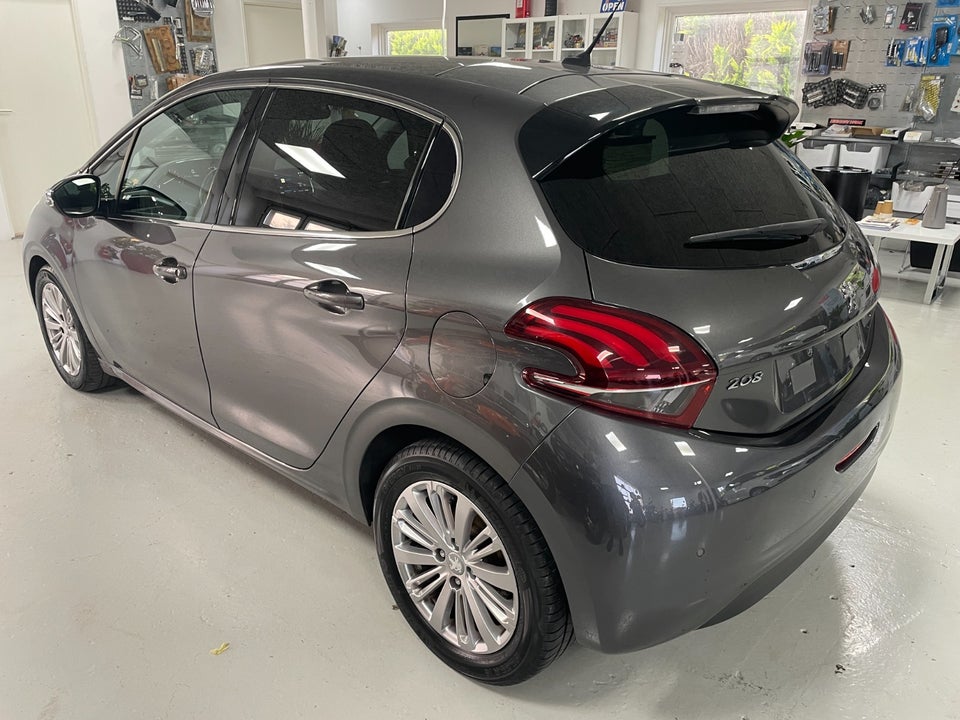 Peugeot 208 1,6 BlueHDi 100 Allure Sky 5d