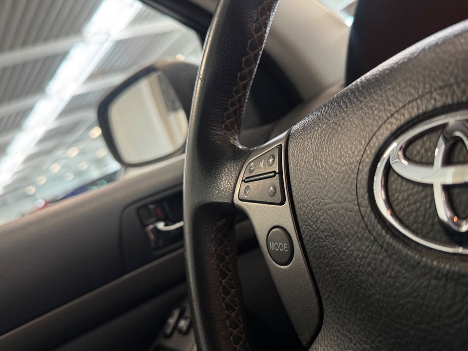 Toyota Avensis 2,2 D-CAT 177 Executive stc. 5d