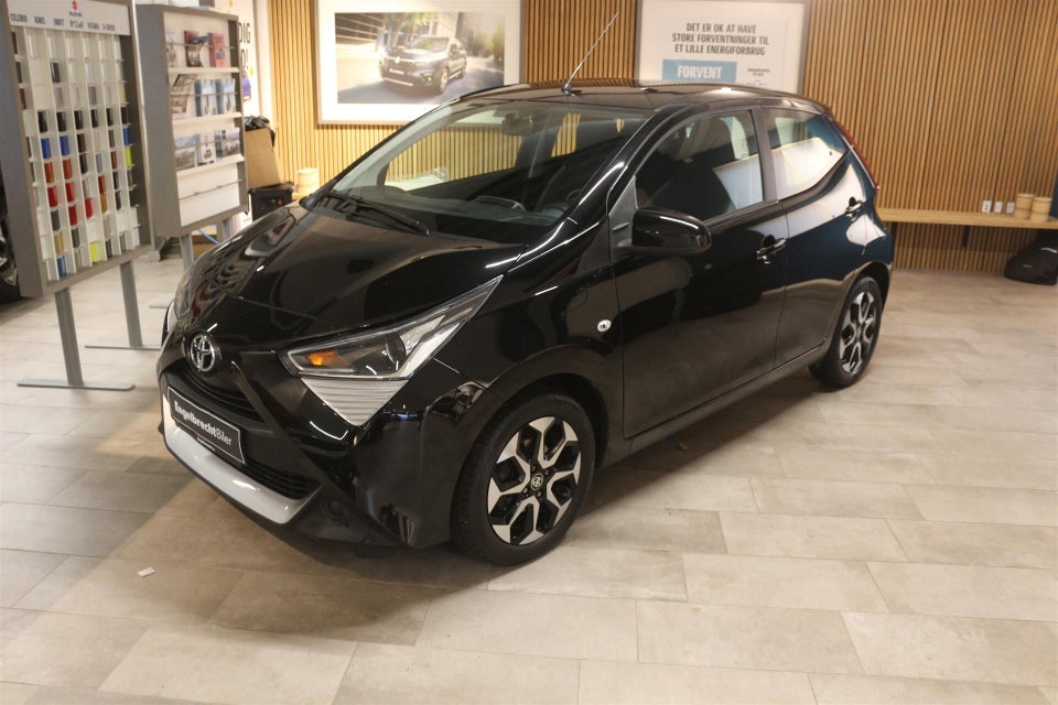 Toyota Aygo 1,0 VVT-i x-plore x-shift 5d