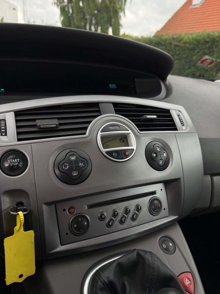 Renault Grand Scenic II 2,0 Dynamique 5d
