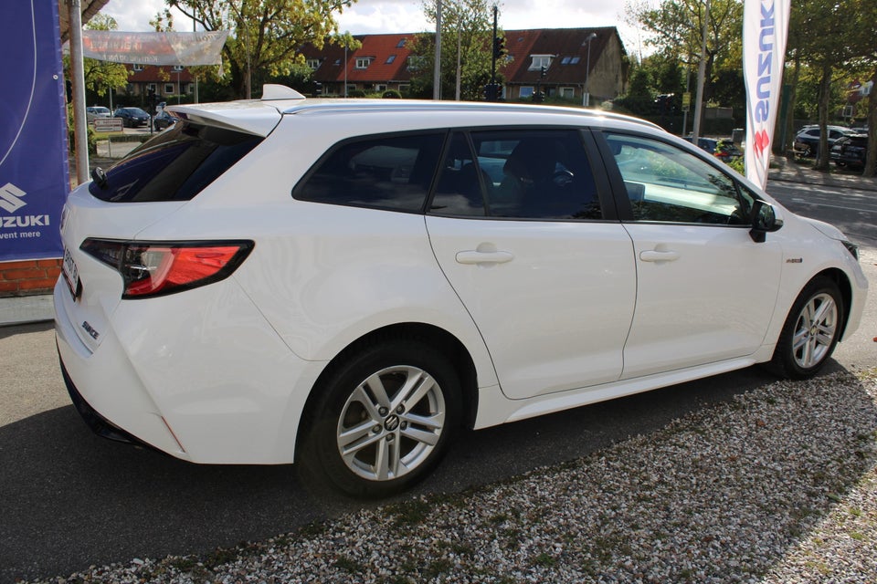 Suzuki Swace 1,8 HEV Active White stc. e-CVT 5d