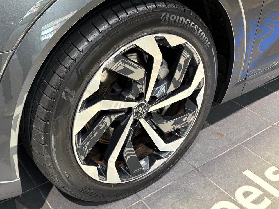 Audi Q8 e-tron 55 S-line quattro 5d