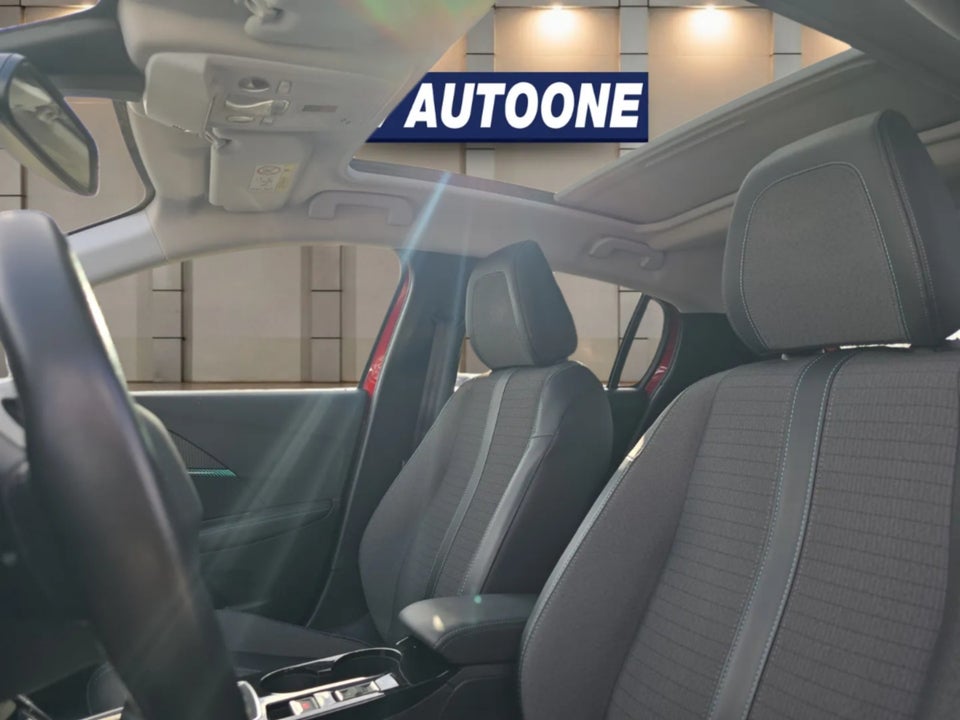 Peugeot 208 1,2 PureTech 100 Allure Sky 5d