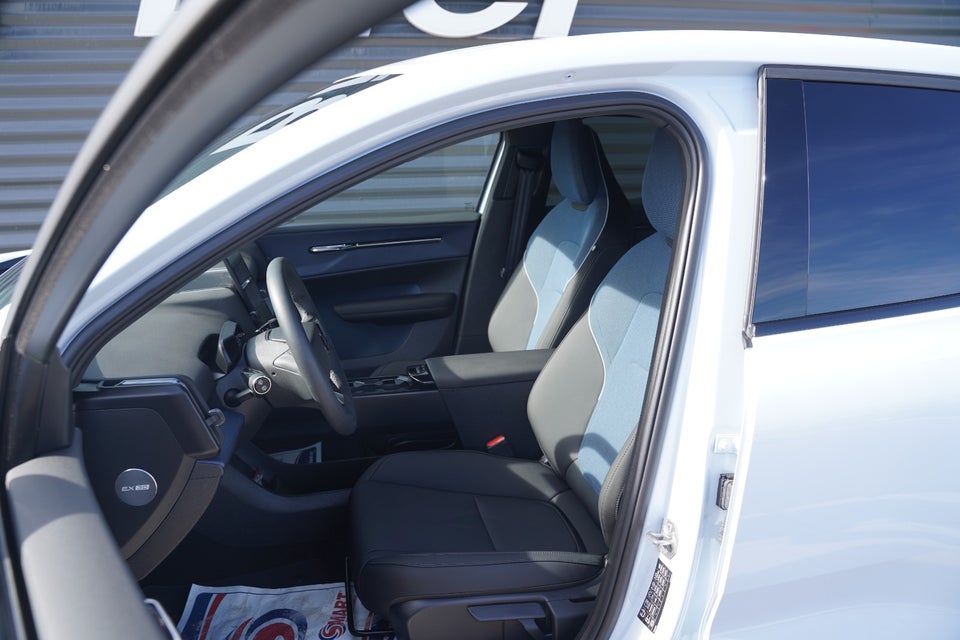 Volvo EX30 Extended Range Plus 5d