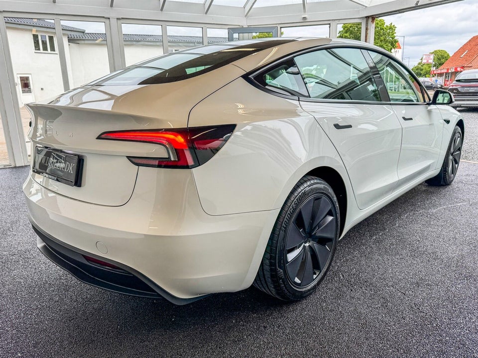 Tesla Model 3 Long Range RWD 4d