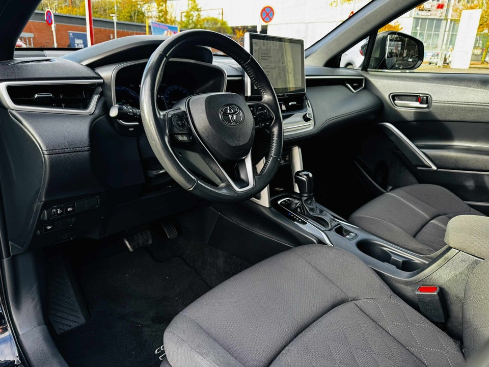 Toyota Corolla Cross 2,0 Hybrid Style CVT 5d