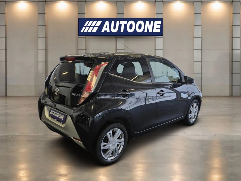 Toyota Aygo 1,0 VVT-i x-black 5d