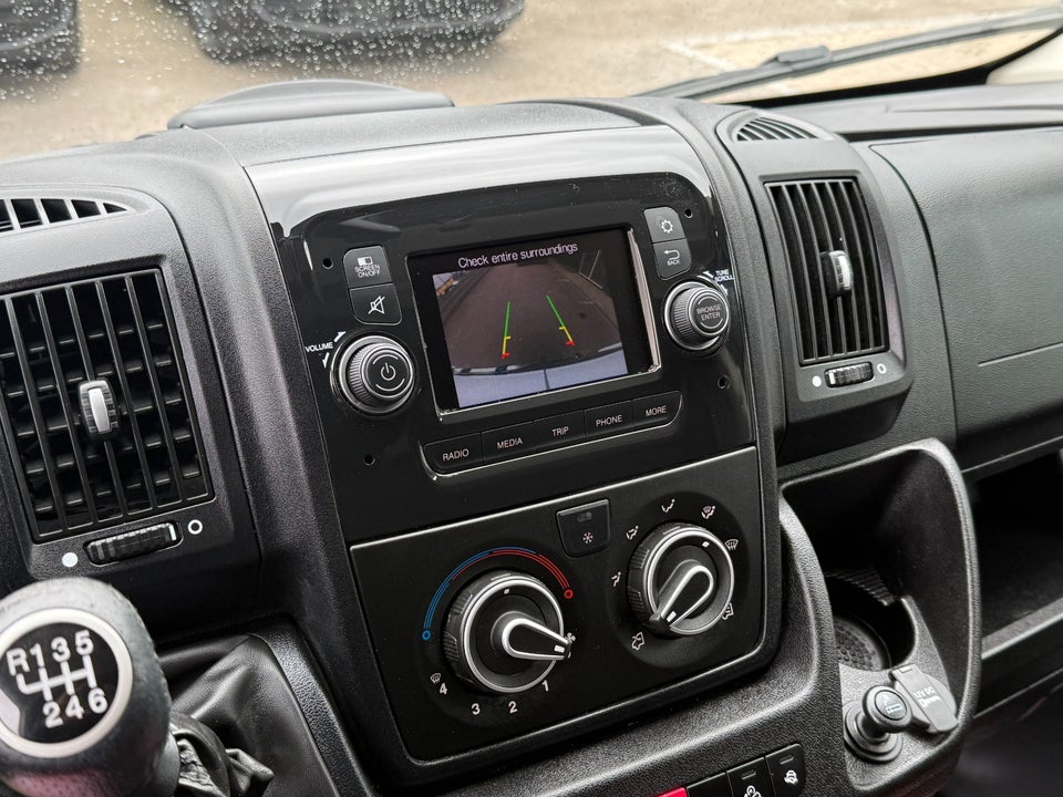 Peugeot Boxer 335 2,2 BlueHDi 140 L3H2 Premium