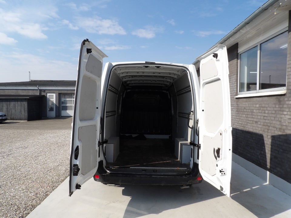 Renault Master IV T35 2,3 dCi 180 L3H3 Kassevogn