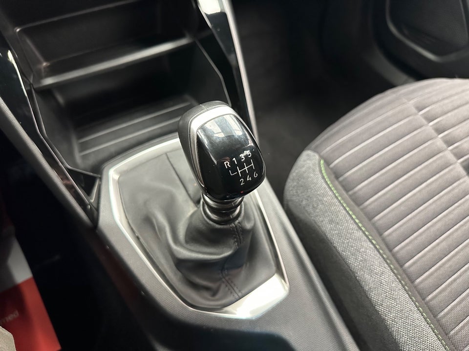 Peugeot 2008 1,2 PureTech 100 Active 5d