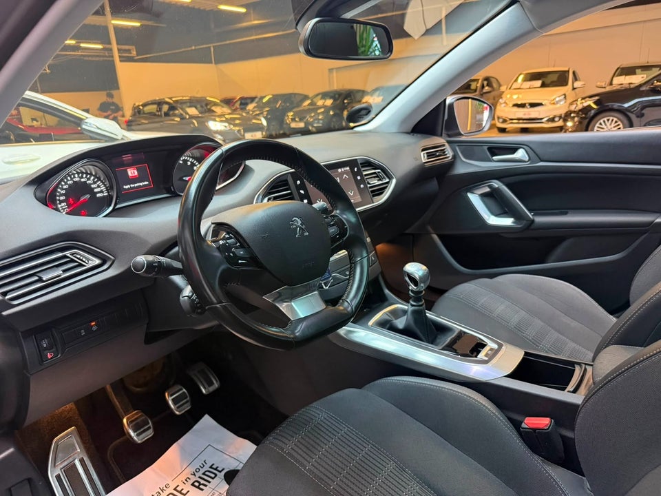 Peugeot 308 1,2 PureTech 130 Selection Sky SW 5d