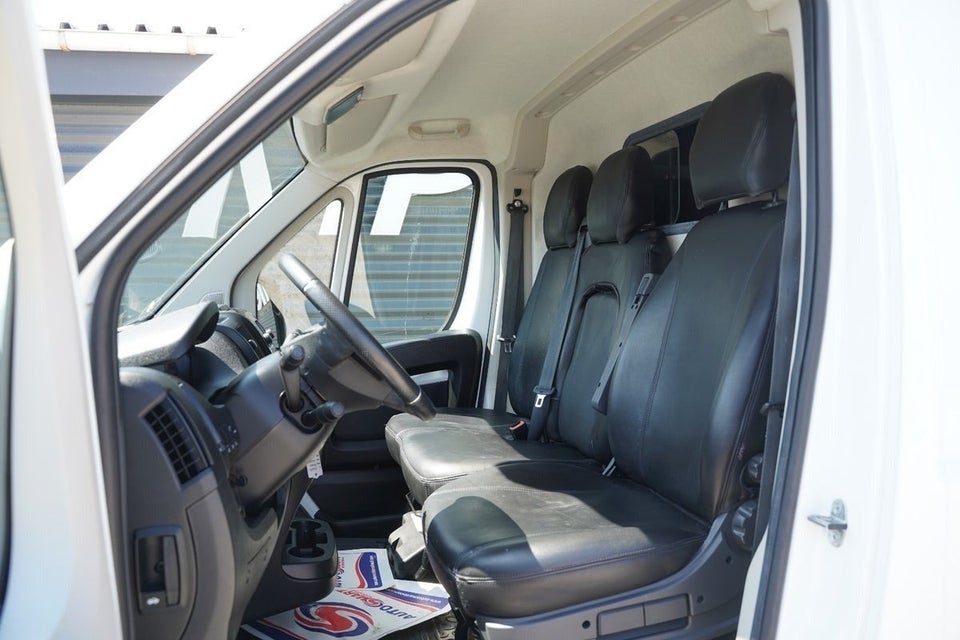 Peugeot Boxer 335 2,2 BlueHDi 140 L3H2 Premium