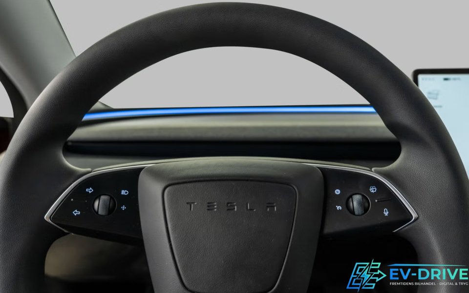 Tesla Model 3 Long Range AWD 4d